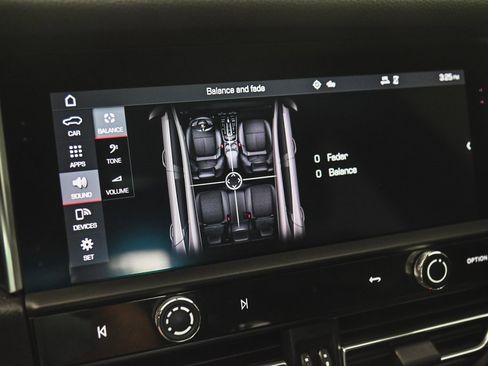 Used 2023 Porsche Macan image 18