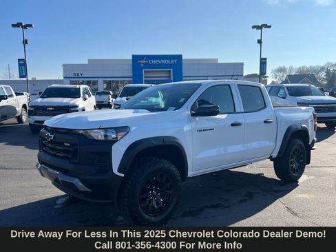 Certified 2025 Chevrolet Colorado Trail Boss AWD/4WD image 1