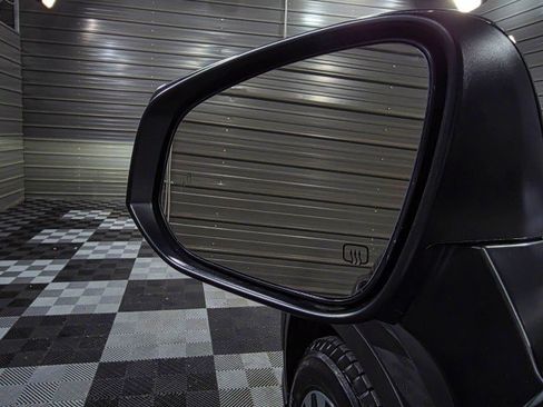 Used 2023 Toyota Highlander XLE image 33