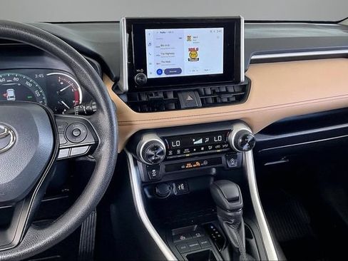 Used 2025 Toyota RAV4 XLE w/ Convenience Package FWD image 9