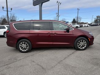Used 2023 Chrysler Pacifica Touring-L video 2