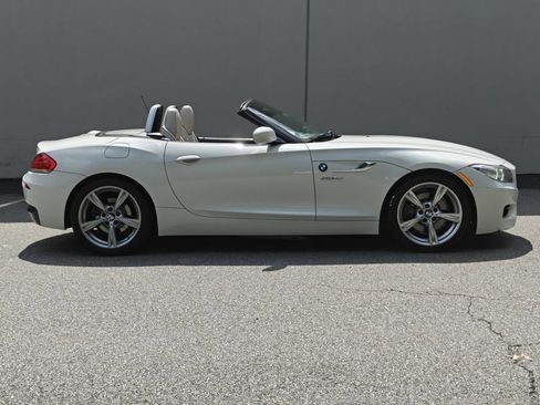 Used 2016 BMW Z4 sDrive28i RWD image 2