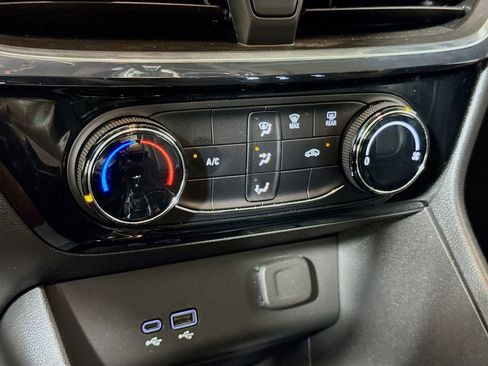 Used 2024 Buick Encore GX Sport Touring AWD/4WD image 13