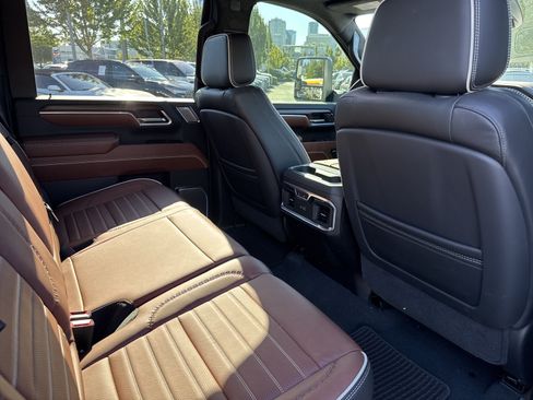 Used 2025 GMC Sierra 3500 Denali Ultimate AWD/4WD image 16