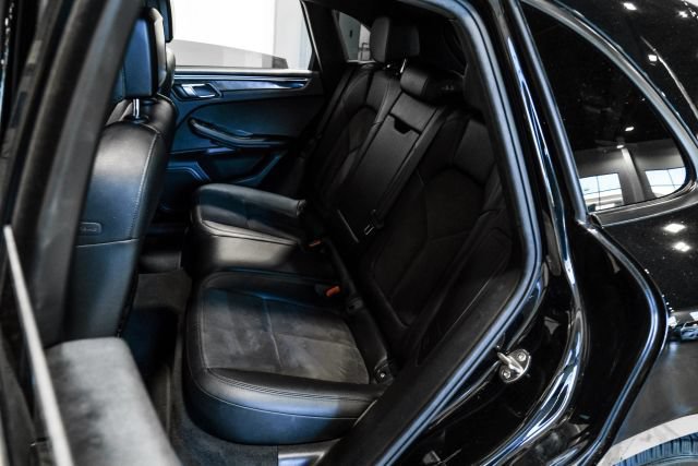 Used 2018 Porsche Macan AWD/4WD image 36