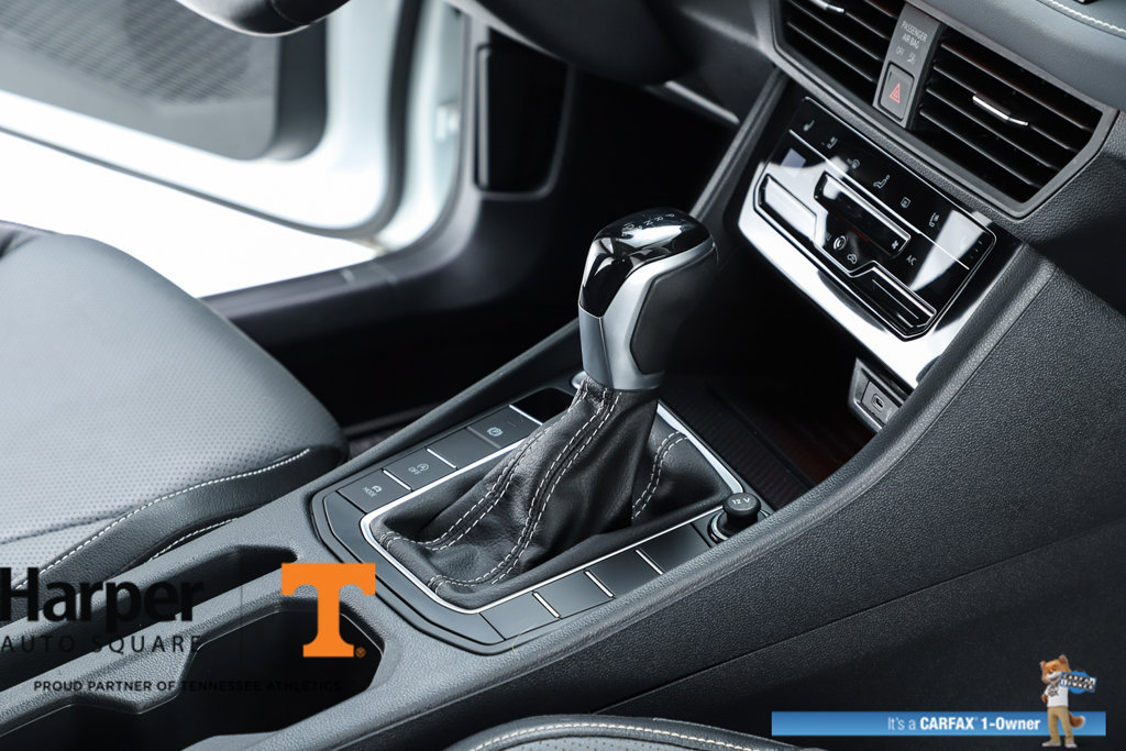 Used 2025 Volkswagen Jetta SEL FWD image 32