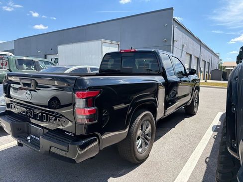 Used 2025 Nissan Frontier SV RWD image 5
