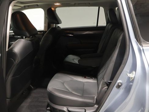 Used 2020 Toyota Highlander Platinum AWD/4WD image 18