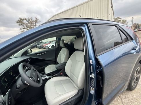 New 2026 Kia Niro EX image 14