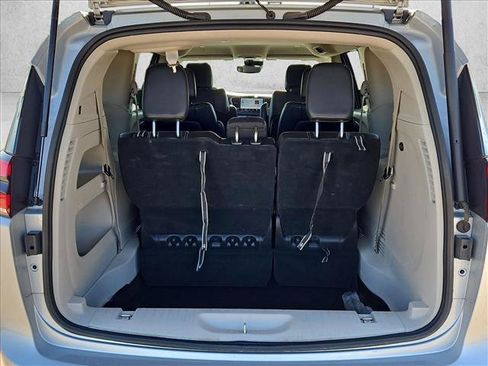 Used 2023 Chrysler Pacifica Touring-L FWD image 12