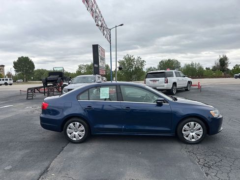 Used 2013 Volkswagen Jetta SE FWD image 3