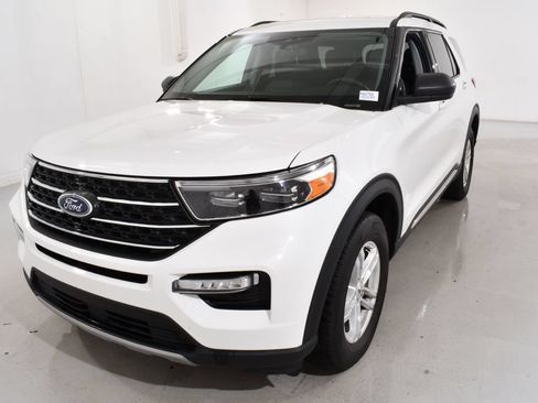 Used 2024 Ford Explorer XLT w/ Equipment Group 202A AWD/4WD image 2