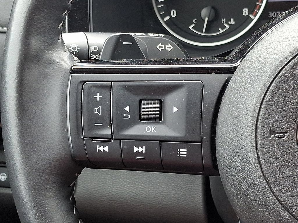 Used 2025 Nissan Pathfinder SL AWD/4WD image 22