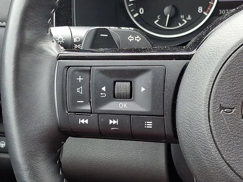 Used 2025 Nissan Pathfinder SL AWD/4WD image 22