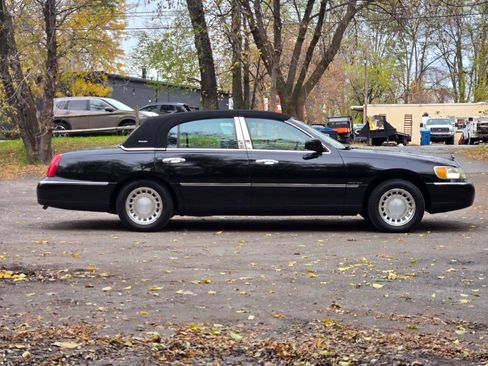 Used 2000 Lincoln Town Car Executive image 7