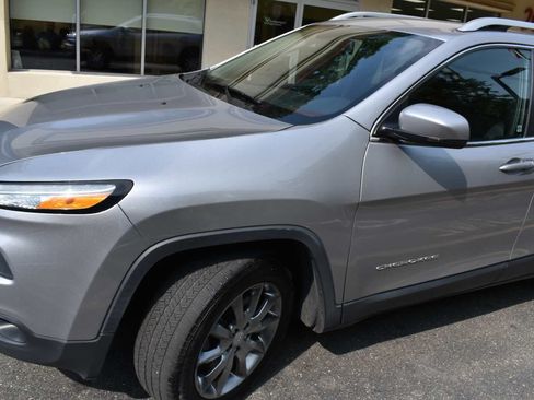 Used 2018 Jeep Cherokee Limited AWD/4WD image 56