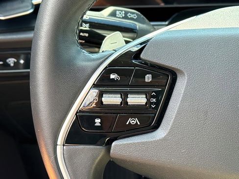 Used 2023 Kia Niro EX image 22