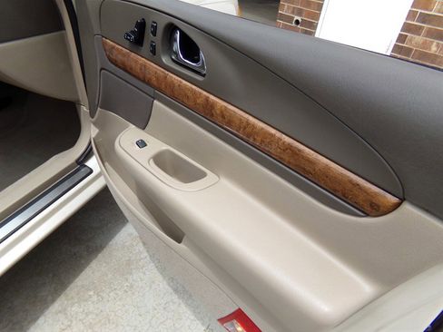 Used 2001 Lincoln Continental image 75