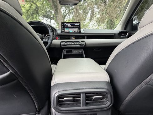 Used 2023 Honda Pilot Touring image 38