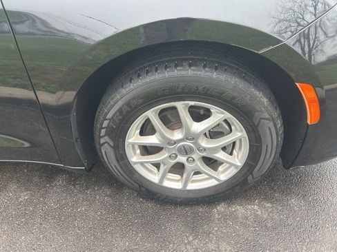 Used 2021 Chrysler Pacifica Touring-L image 43