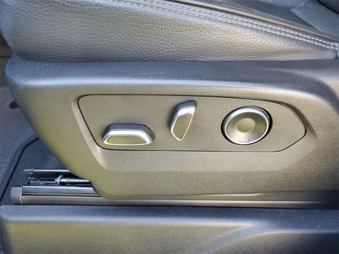 Used 2024 GMC Yukon XL Denali image 24