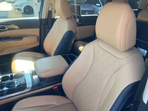 Used 2022 Kia Carnival EX FWD image 5