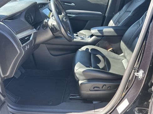 Used 2023 Cadillac XT4 Premium Luxury image 9