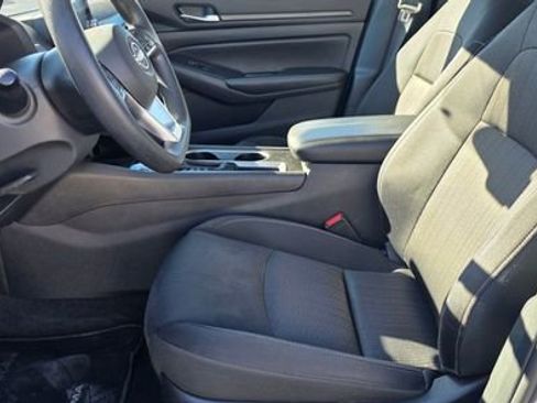 Used 2024 Nissan Altima 2.5 SV image 9
