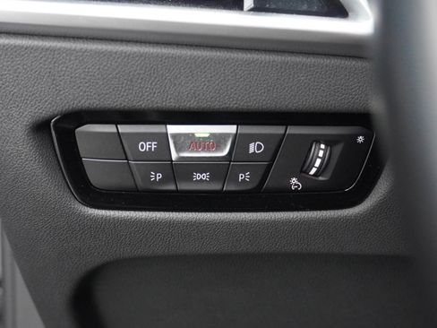 Used 2025 BMW M2 w/ Lighting Package image 17