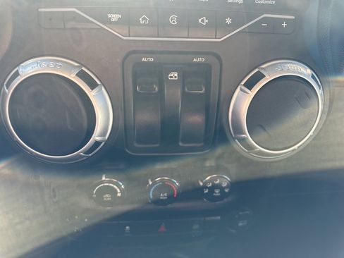 Used 2012 Jeep Wrangler Rubicon w/ PWR Convenience Group image 4