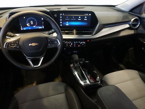 Certified 2025 Chevrolet Trax LT w/ LT Convenience Package image 13