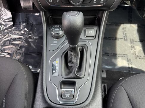 Used 2020 Jeep Cherokee Latitude AWD/4WD image 20