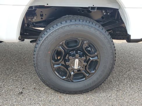 New 2025 Ford F350 4x4 Regular Cab Super Duty image 6