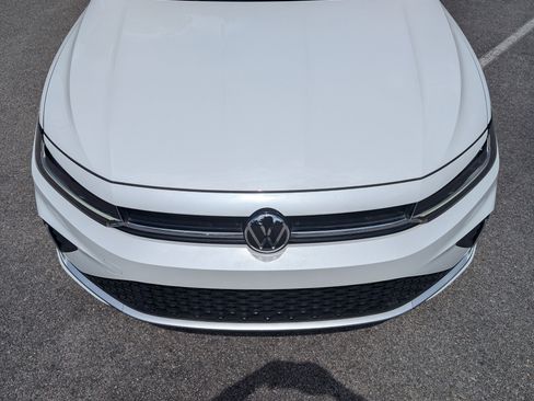 Used 2025 Volkswagen Jetta SE w/ Sunroof Package FWD image 12