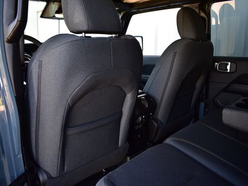Used 2025 Jeep Wrangler Unlimited Sahara AWD/4WD image 24