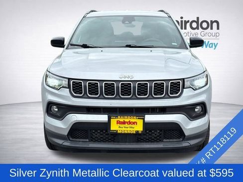 Used 2024 Jeep Compass Latitude AWD/4WD image 2