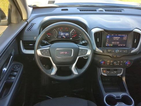 Used 2024 GMC Terrain SLE w/ Driver Convenience Package FWD image 15