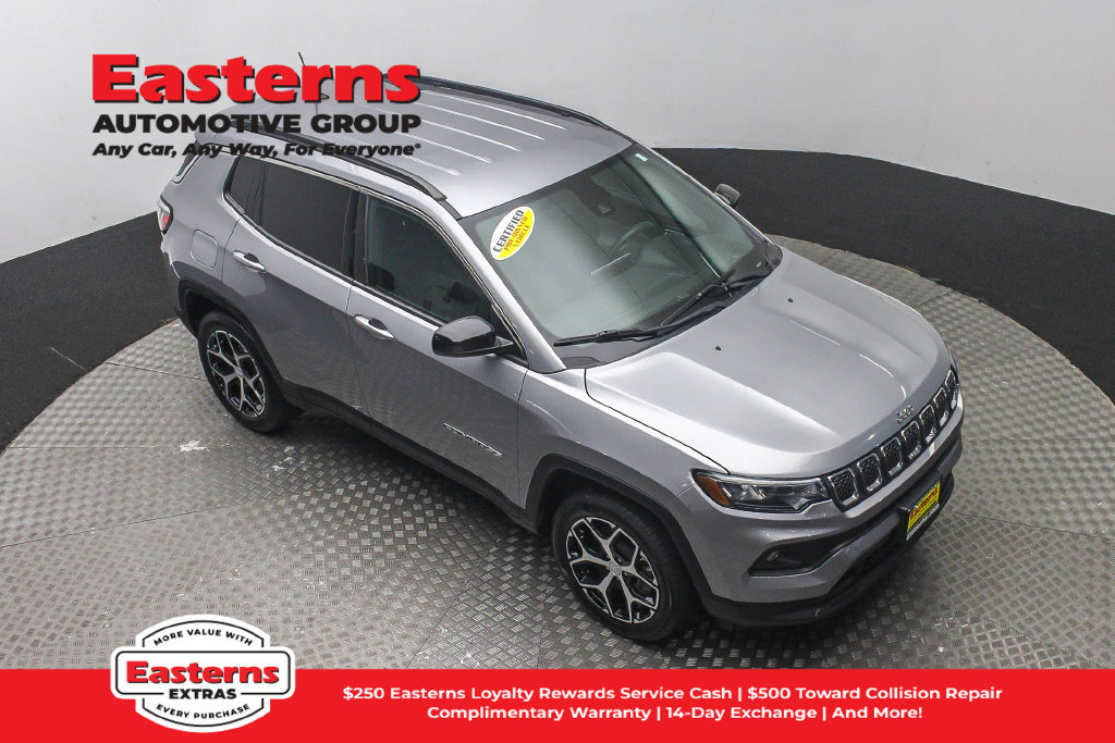 Used 2024 Jeep Compass Latitude AWD/4WD image 4