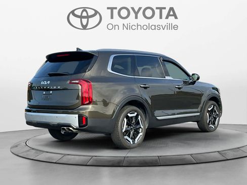 Used 2024 Kia Telluride S w/ S Sunroof Package FWD image 5