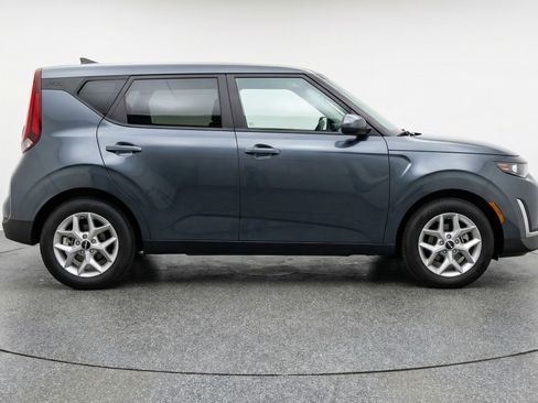 Used 2025 Kia Soul LX w/ LX Technology Package image 11