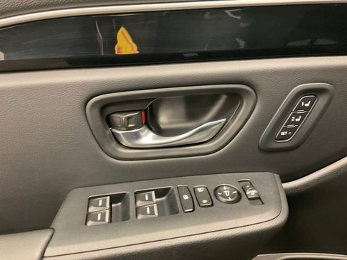 Used 2023 Honda Pilot Touring image 14