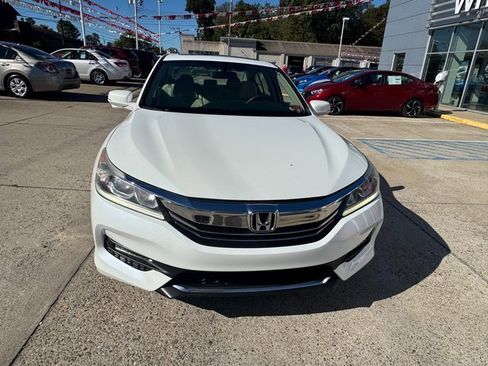 Used 2017 Honda Accord EX image 17