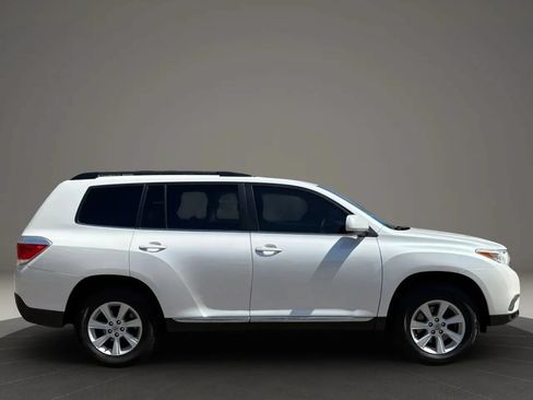 Used 2012 Toyota Highlander SE FWD image 5