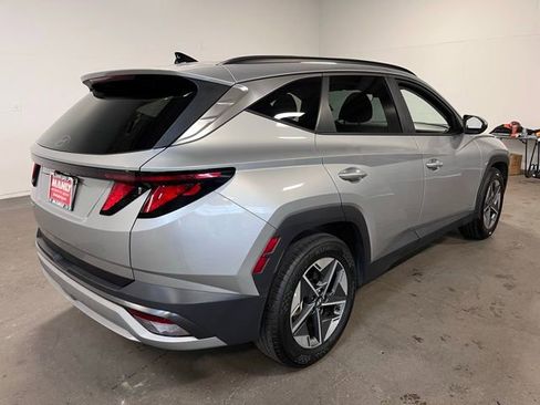 Used 2025 Hyundai Tucson SEL FWD image 3