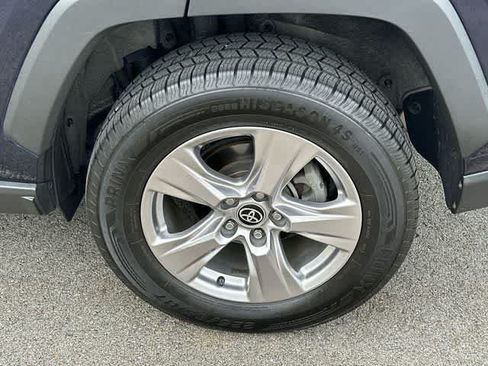 Used 2022 Toyota RAV4 XLE w/ Convenience Package AWD/4WD image 5
