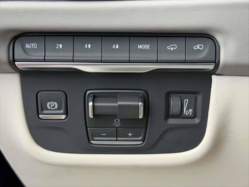 Used 2026 Cadillac Escalade Platinum Sport w/ LPO, ONYX Package AWD/4WD image 25