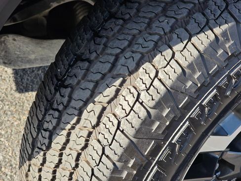 Used 2023 Toyota Tacoma TRD Off-Road w/ Black Out Package (TMS) image 12