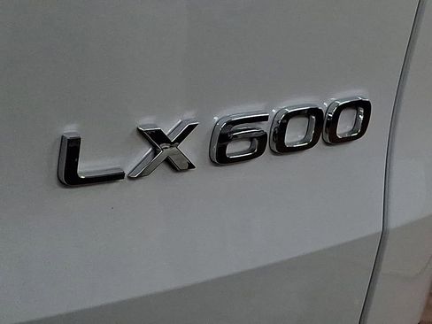 Used 2024 Lexus LX 600 4WD w/ Luxury Package image 29