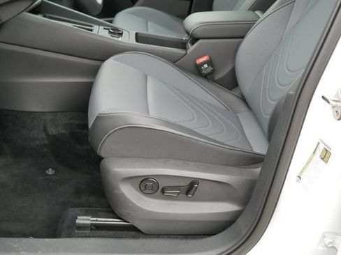 Certified 2026 Volkswagen Tiguan SE AWD/4WD image 14