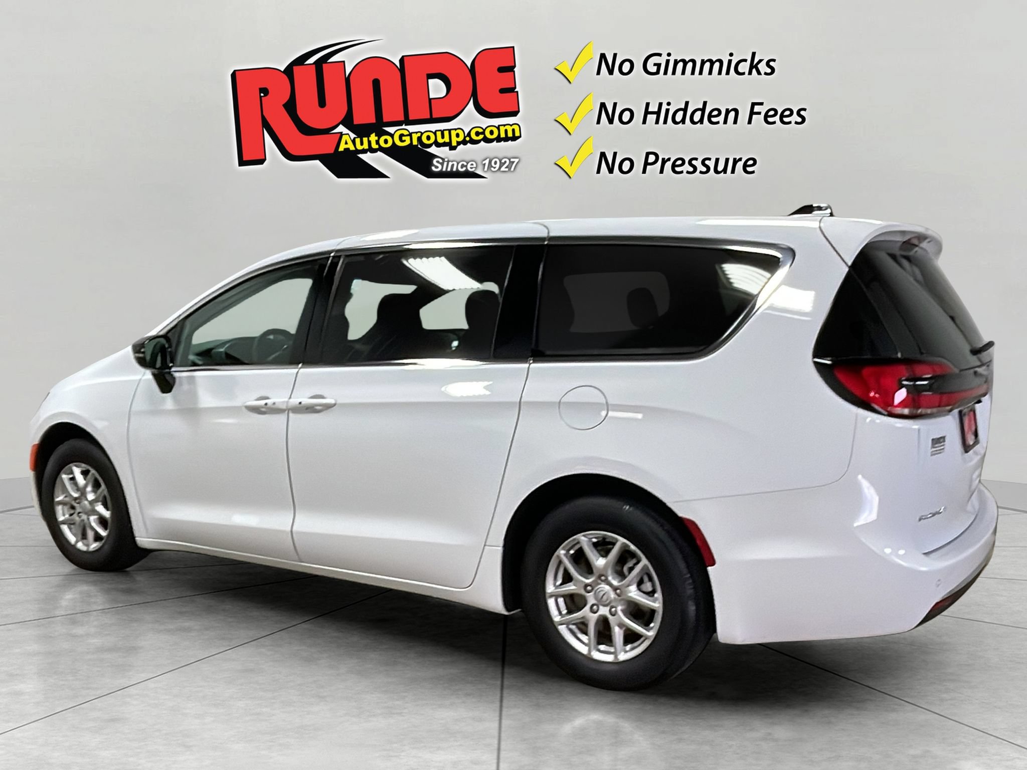 Used 2026 Chrysler Pacifica Select FWD image 4